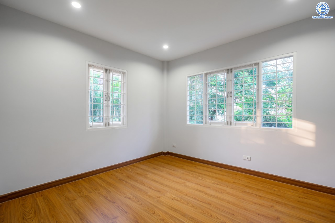 บ้านมือสองตกแต่งใหม่ ม.ชัยพฤกษ์ บางบัวทอง บ้านเดี่ยวแบรนด์ LH เนื้อที่ 79.7 ตร.ว. ฟังก์ชัน 3 ห้องนอน 3 ห้องน้ำ 1 ห้องแม่บ้าน จอดรถ 2 คัน พร้อม Facilities ครบครัน บนทำเลเดินทางสะดวก ติดถนนบางกรวย-ไทรน้อย ใกล้เซ็นทรัลเวสต์เกต และรถไฟฟ้าสายสีม่วง "สถานีบางพลู"